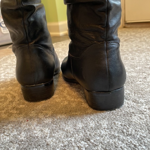 StJohns Bay women’s boots upper leather. Great condition inside and out. - Picture 3 of 12